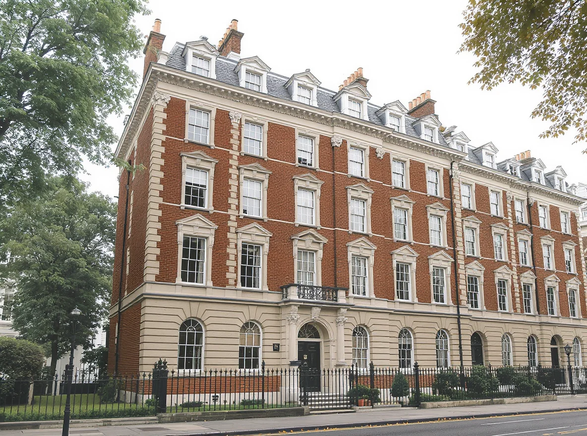 Exterior of a London Edwardian mansion block of flats, the typical building type where leasehold flats sit within a single freehold structure